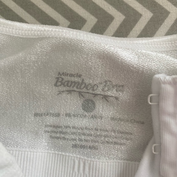Miracle Bamboo Bra Set of Two Black and White Size Large L - Picture 2 of 3